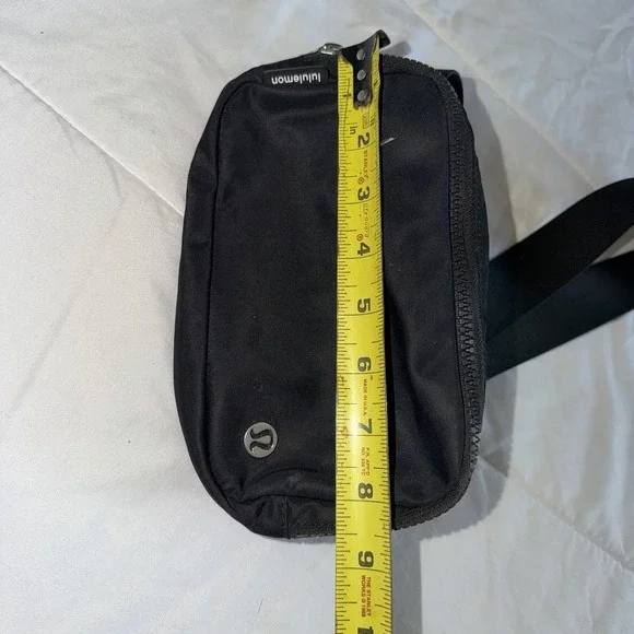 Lululemon Everywhere Belt Bag Black 1L - Picture 5 of 6